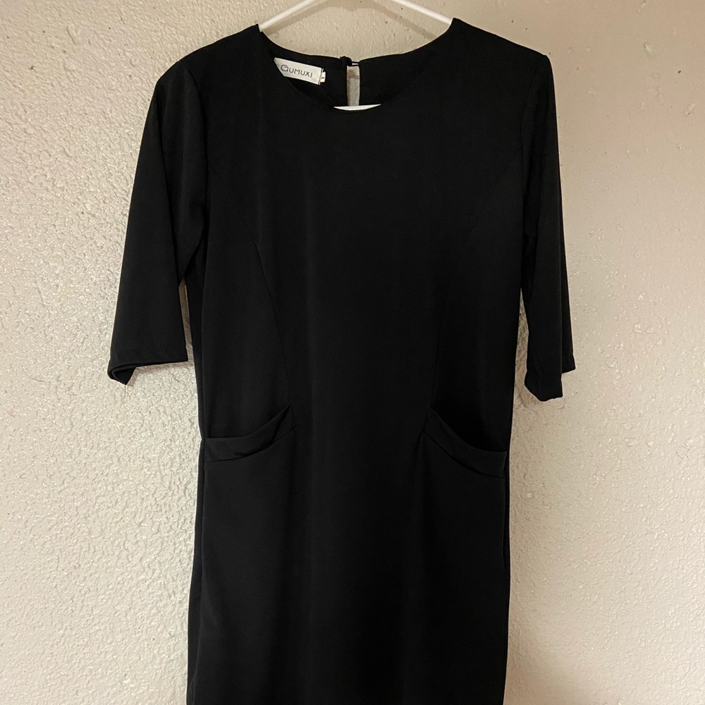 Black Mini dress with pockets!